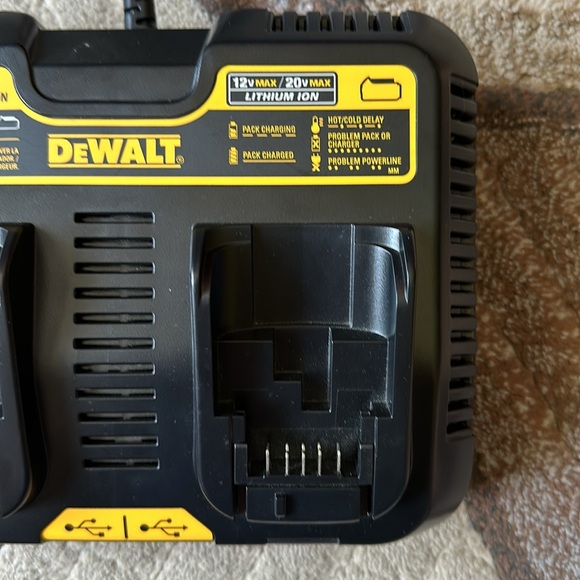 DeWALT BT SPEAKER, CHARGER & BATTERY - Picture 11 of 15